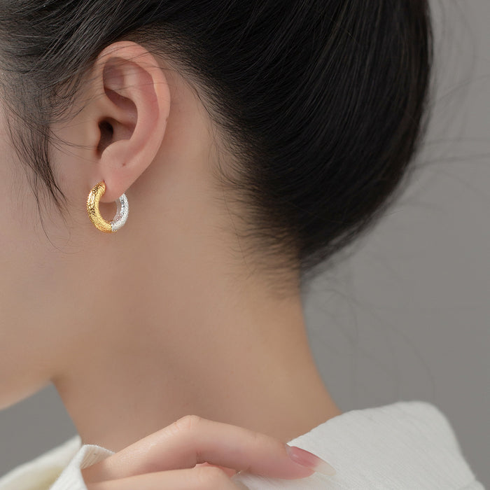 Wholesale Popular two-color ear buckle with gold and silver contrasting design, stylish and elegant ear accessories for women