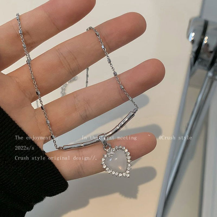 Wholesale Electroplated Alloy Heart Shape Clavicle Necklace Fashion Accessory MOQ≥2