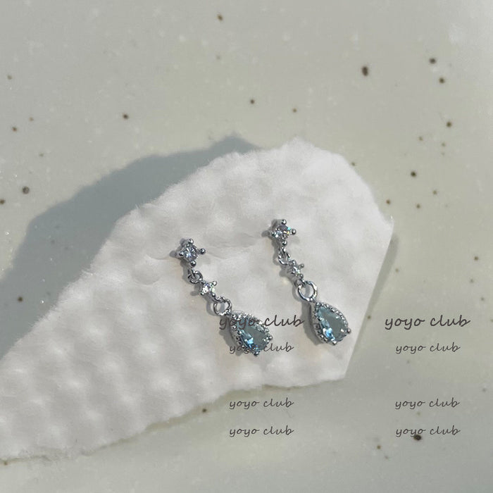Wholesale Light luxury design zircon water droplet small earrings exquisite, niche, high-end, temperament, simple earrings