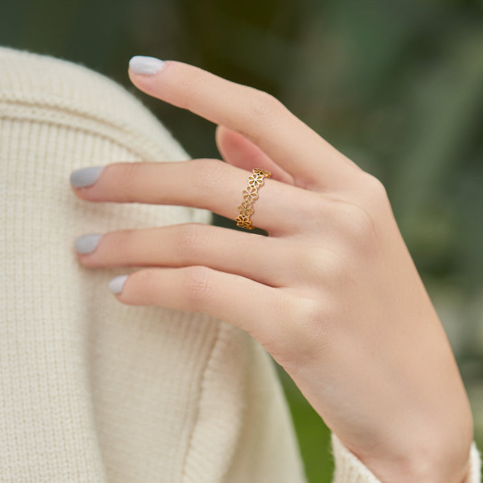 Wholesale Titanium steel six petal flower ring, women's vegetarian ring, non fading, niche, light luxury couple's ring, ring, hand accessory
