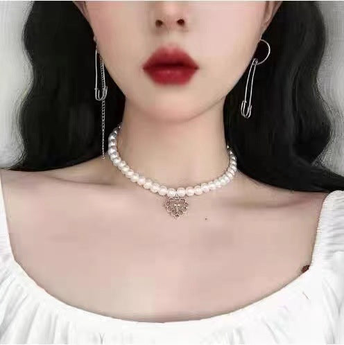 Wholesale Design simple pearl pendant necklace, light luxury, fashionable and high-end, versatile collarbone chain accessory