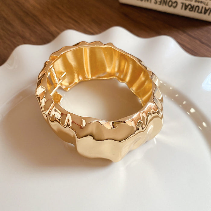 Wholesale Metal bracelet temperament light luxury high sense bracelet niche personality exaggerated jewelry women