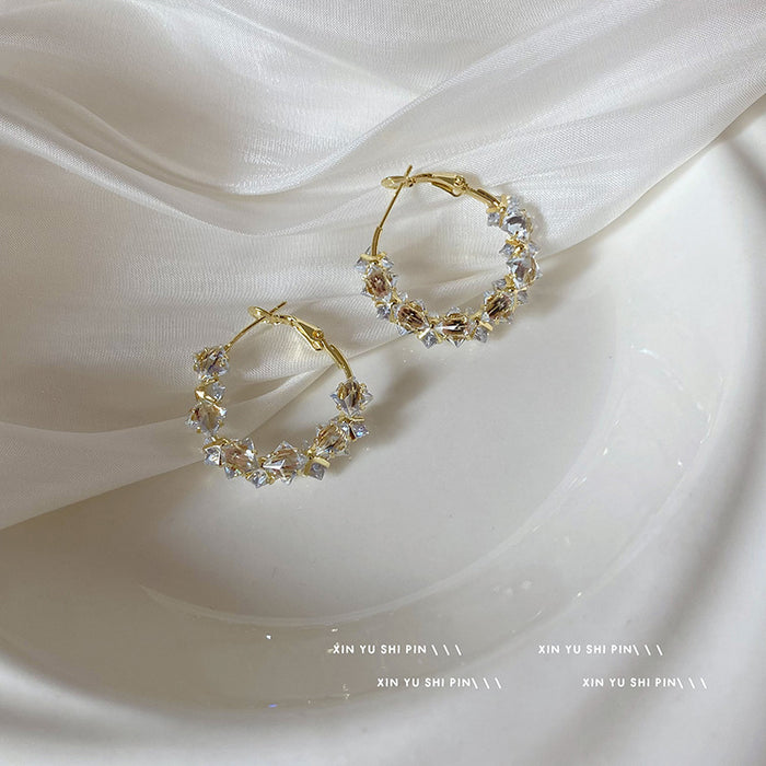 Wholesale New style of super sparkling crystal earrings with a light luxury temperament and a high-end feel. Creative and personalized design of ear rings, fashionable earrings