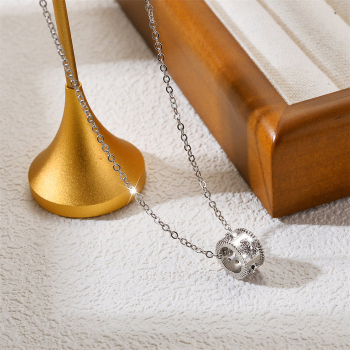 Wholesale Light luxury four leaf clover simple fashion versatile micro inlaid kaleidoscope pendant titanium steel necklace accessories