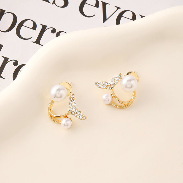 Wholesale Pearl earrings are versatile, charming, and cute. They feature silver needles and are retro, minimalist, and niche