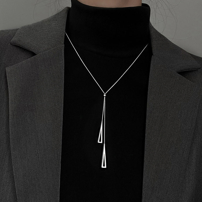 Wholesale Pearl sweater chain with high-end feel, long double layered layered titanium steel necklace, niche light luxury accessory