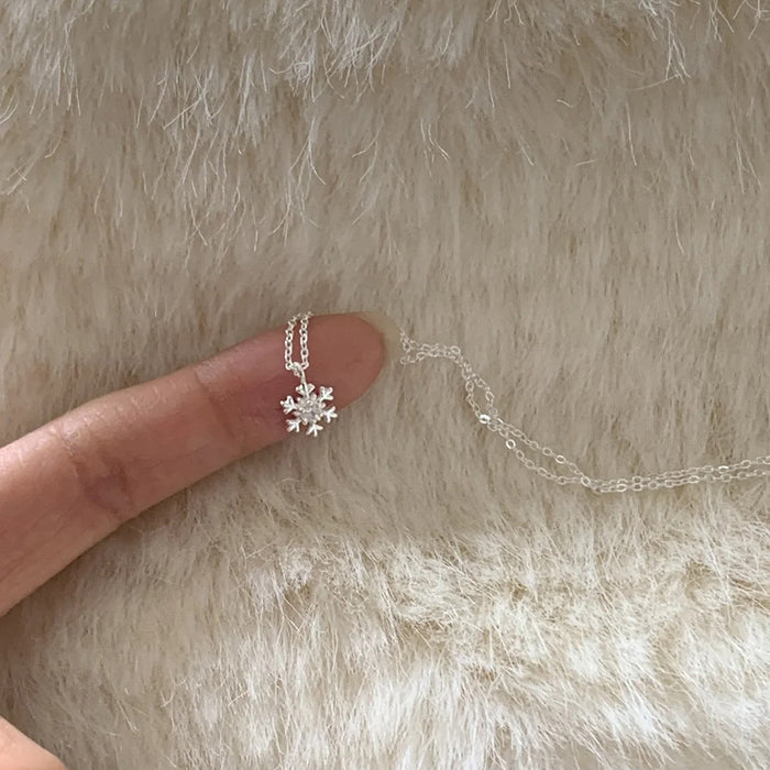 Wholesale Zircon Snowflake Necklace Women's Simple Commuter Pendant Collarbone Chain