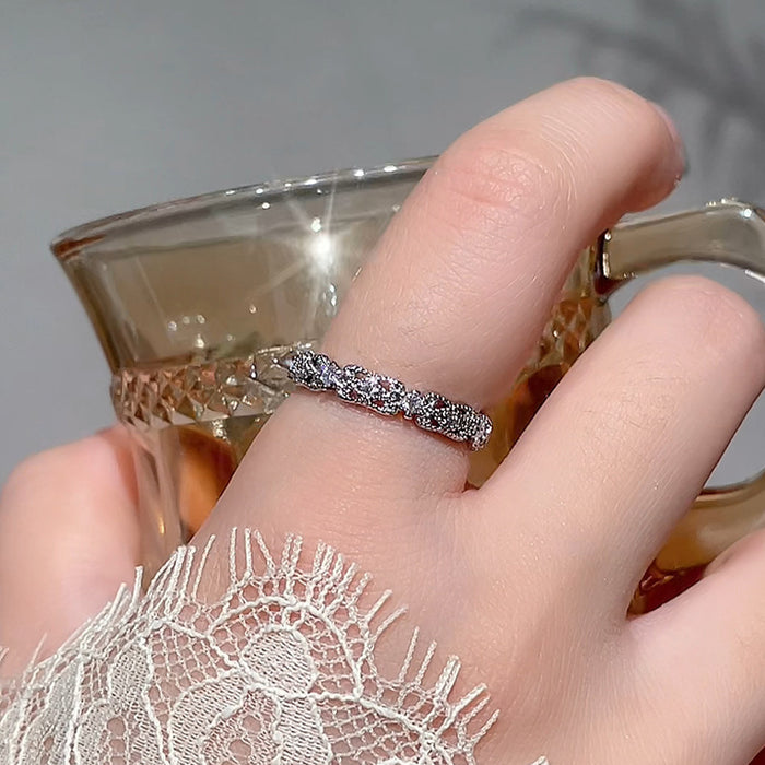 Wholesale Super sparkling zircon ring for women, with a luxurious and high-end design style and temperament. Hollow index finger ring with adjustable opening