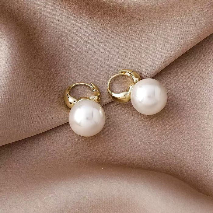 Wholesale Minimally designed earrings with retro style ear loops and high-end feel, imitating pearl earrings