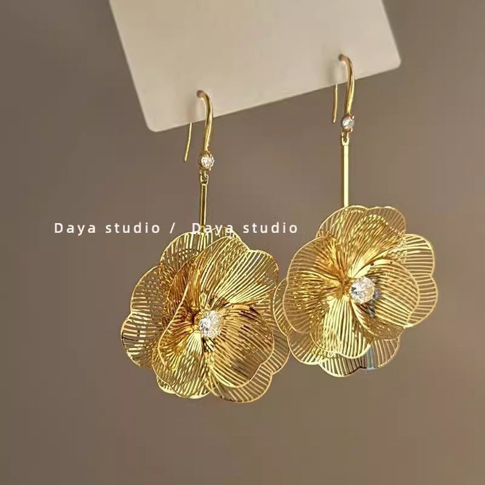 Wholesale Sparkling diamond dynamic hollow butterfly tassel earrings, light luxury temperament, high-end feeling, niche earrings, exaggerated earrings