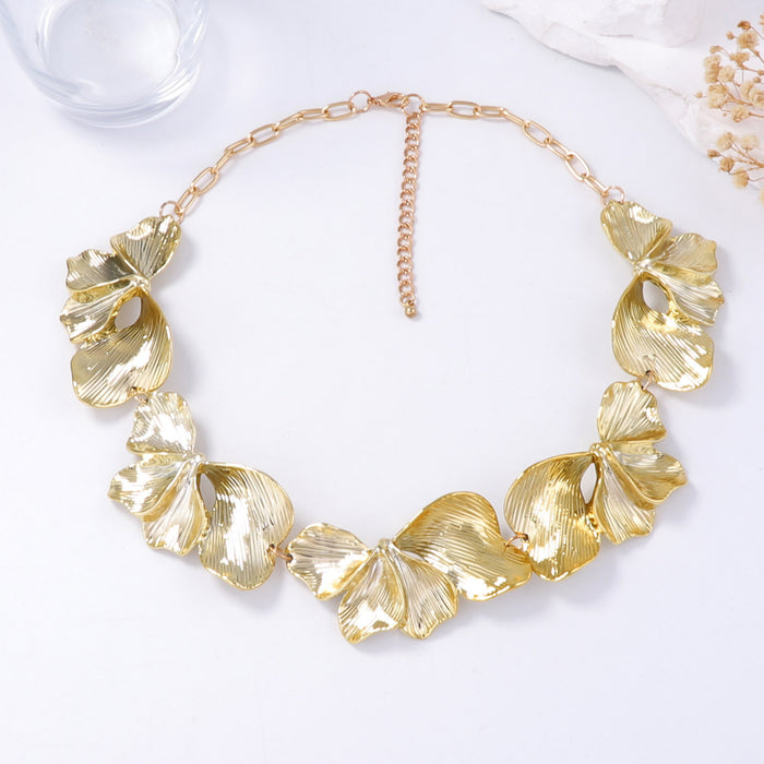 Wholesale Fashion Style Irregular Acrylic Stereo Petal Necklace Light Luxury