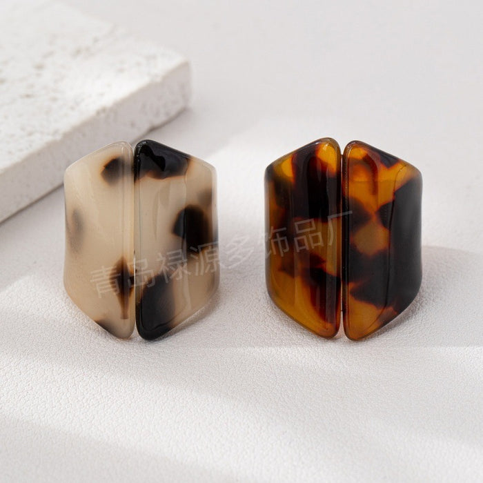 Wholesale Acrylic geometric irregular ring with leopard print on the ring opening
