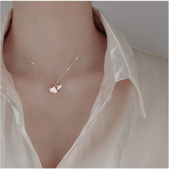 Wholesale Fan-shaped ginkgo leaf shell necklace diamond plated 18K gold  clavicle chain