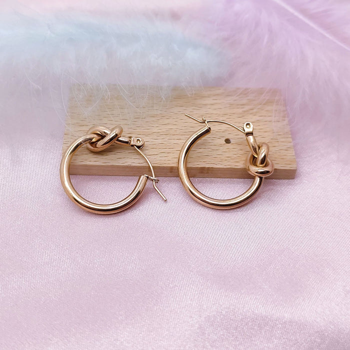 Wholesale Stainless steel electroplating simple niche classic knot earrings and earrings wholesale