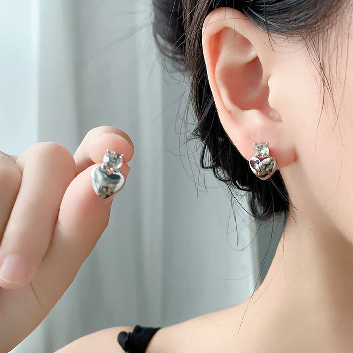Wholesale New niche temperament zircon heart-shaped earrings for women, simple and versatile daily design earrings