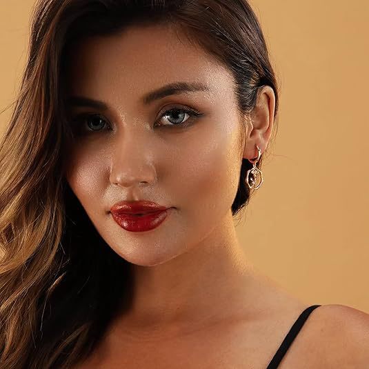 Wholesale Earrings are fashionable, with a variety of trendy metal exaggerated tassel style earrings and earrings