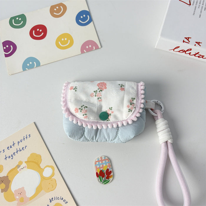 Wholesale Stylish Floral Quilted Card Purse And Coin Wallet Snap Closure Cute Heart Design Multifunctional Pendant Bag For Women Fashion Accessory