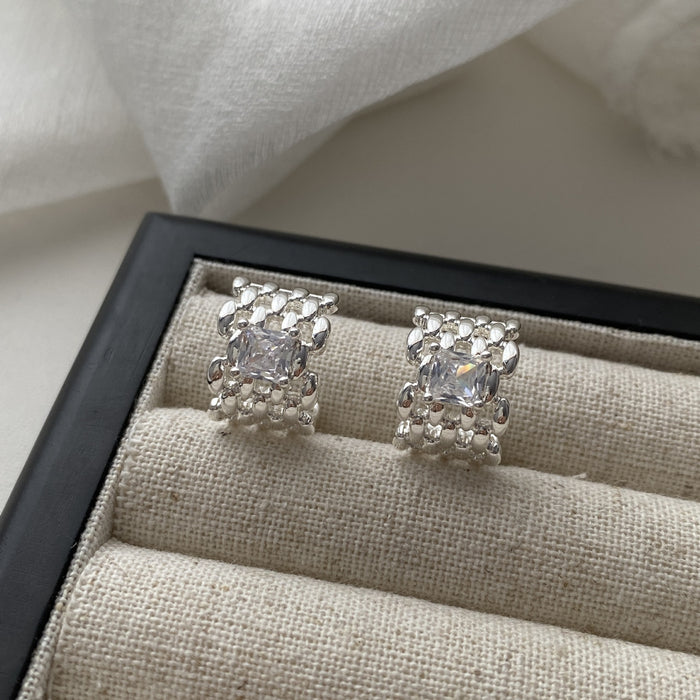 Wholesale Pearl inlaid high-end earrings with copper plated gold and silver needles throughout the body, new earrings with light luxury and niche appeal