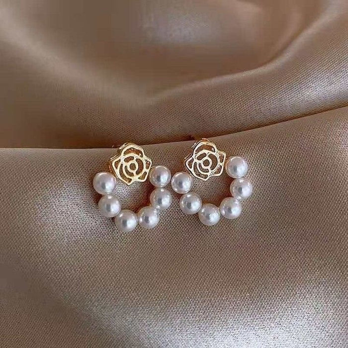 Wholesale Geometric fashion, compact and exquisite, light luxury, niche earrings