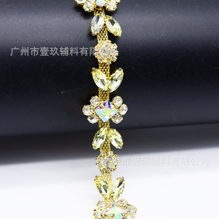 Wholesale Gold and silver rhinestone-embellished welded and electroplated chain for DIY clothing accessories and embellishments.