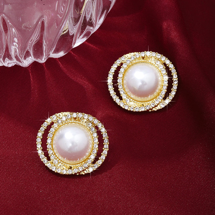 Wholesale Premium and luxurious pearl earrings with exquisite and niche design, temperament, wholesale of earrings