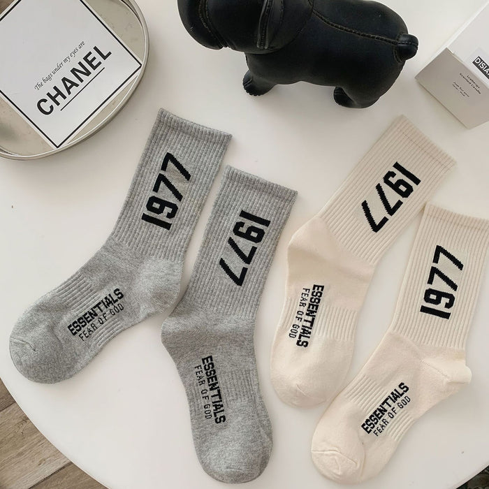 Wholesale Sports socks, mid tube socks, trendy long tube socks, versatile cotton socks, sweat absorbing and breathable letters