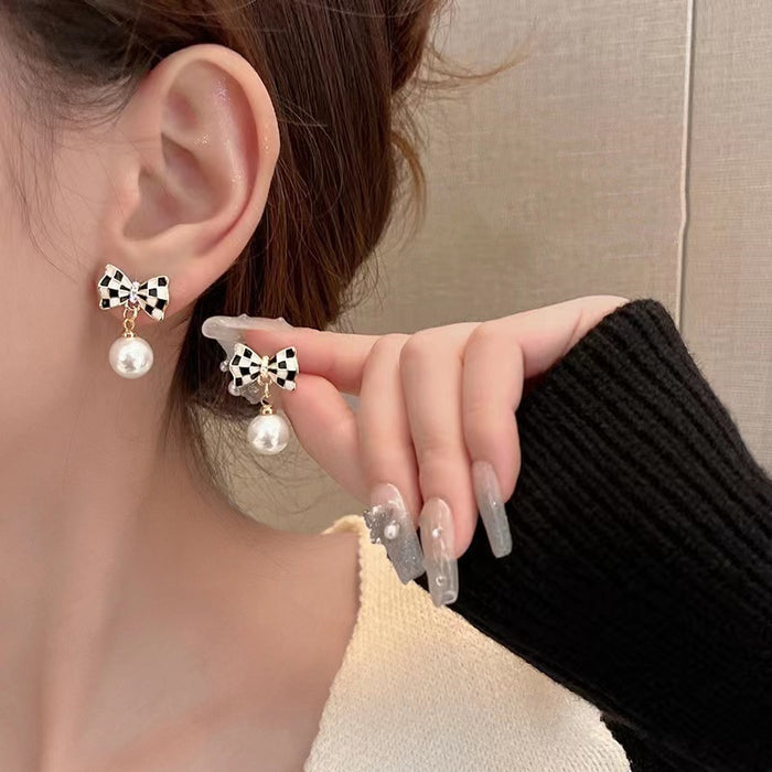 Wholesale Black and White Chessboard Bow Pearl Alloy Earrings JDC-ES-Chengx009