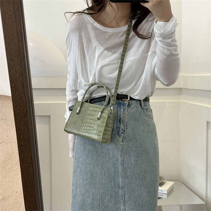 Wholesale Simple and fashionable new fashion trend shoulder bag, casual crossbody bag, fashionable small square bag