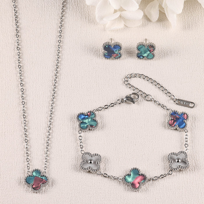 Wholesale Titanium Steel Four-Leaf Clover Three-Piece Jewelry Set: Bracelet,  Necklace,  and Earrings