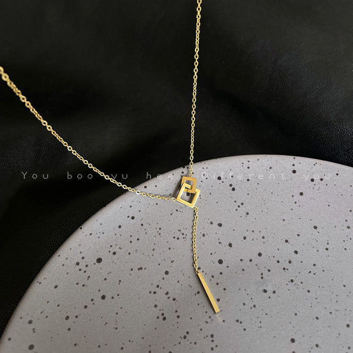 Wholesale Sweater chain, trendy necklace, light luxury, niche, high-end, long style, paired with base shirt accessories