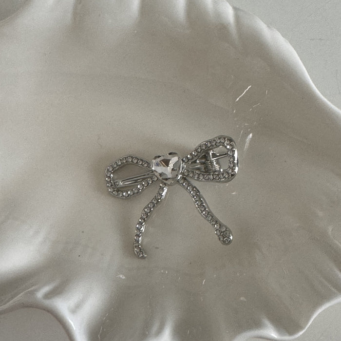 Wholesale Silver heart-shaped diamond bow hair clip, alloy duckbill clip, niche design, bangs clip, edge clip, hair accessory