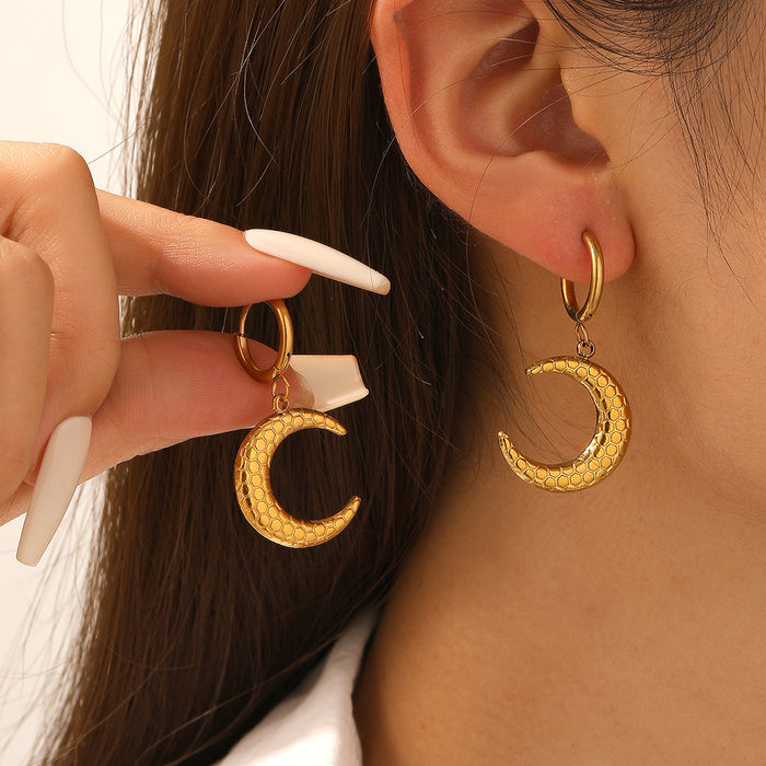Wholesale Geometric earrings  exaggerated heart-shaped stud earrings   titanium steel   light luxury style  high-end earrings