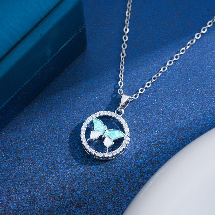 Wholesale Personalized butterfly openwork diamond-encrusted round necklace with geometric pendant clavicle chain