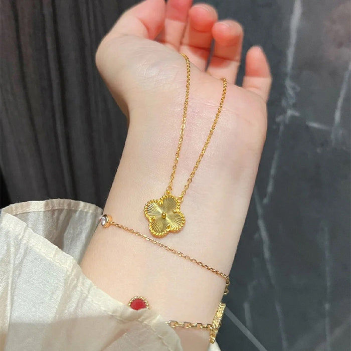 Wholesale Premium Gold Clover Bracelet, New Handpiece, Exquisite and Versatile