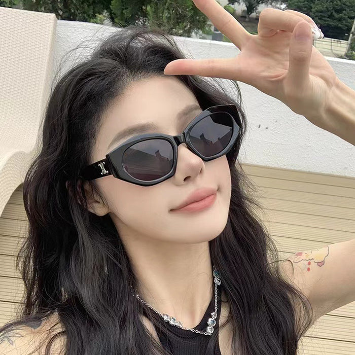 Wholesale New sunglasses with black cat eyes, high-end and UV resistant fashion, suitable for taking photos
