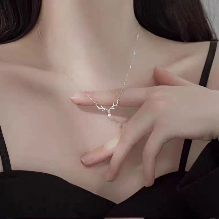Wholesale Titanium steel necklace, light luxury pendant, versatile and simple collarbone chain