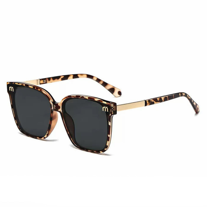Wholesale Large frame sunglasses with a high-end feel, retro box design, UV resistant sunglasses for the beach