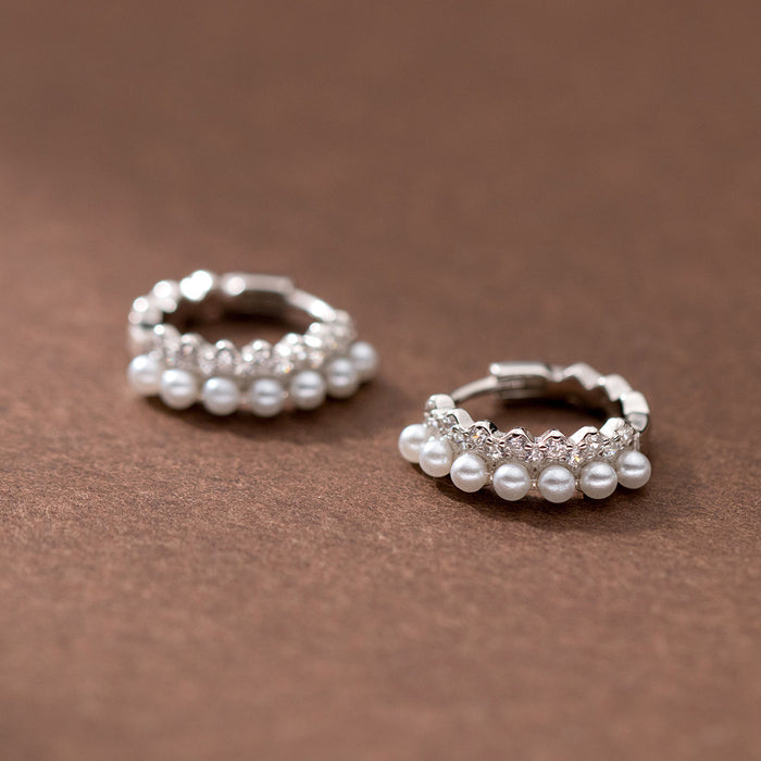 Wholesale Pure silver diamond lined synthetic pearl ear buckle design exudes a sense of elegance and temperament