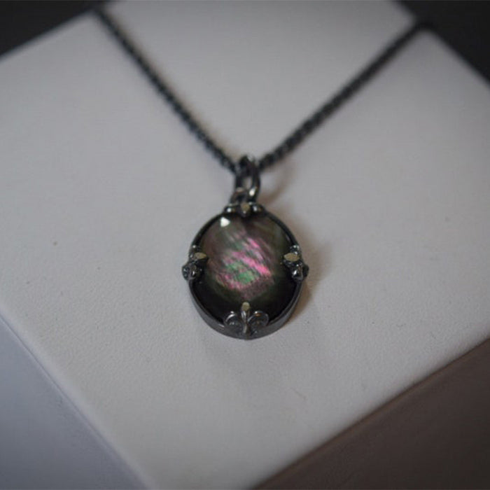 Wholesale Retro oval embedded AB color pendant, personalized and trendy collarbone chain