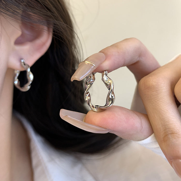 Wholesale Irregular personality, metallic feeling, earrings, cool temperament, earrings, street photography, high-end feeling, fashionable earrings, women's accessories