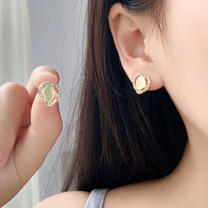 Wholesale Round cat eye stone earrings, simple and gentle sparkling diamond earrings, retro temperament, daily earrings