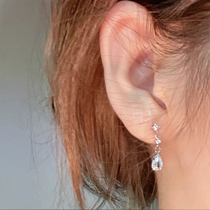 Wholesale Light luxury design zircon water droplet small earrings exquisite, niche, high-end, temperament, simple earrings
