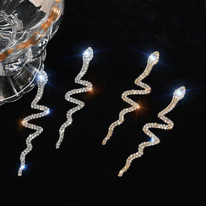 Wholesale Wholesale of snake shaped full diamond earrings, niche design earrings, fashionable jewelry