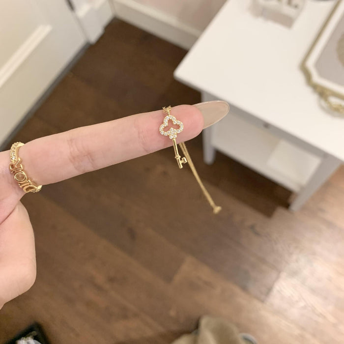 Wholesale Pure silver necklace with niche design, key necklace, collarbone chain