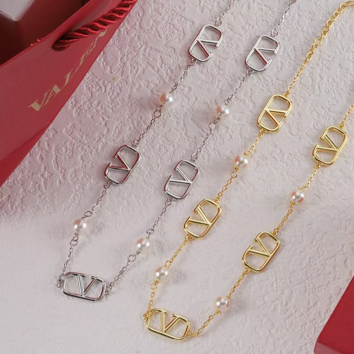 Wholesale Letter pearl necklace classic fashion versatile elegant temperament collarbone chain