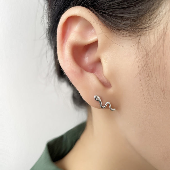 Wholesale Earstuds with unique personality, small diamonds, agile snake shaped earrings