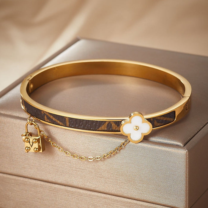 Wholesale Four-leaf clover series stainless steel bracelet jewelry