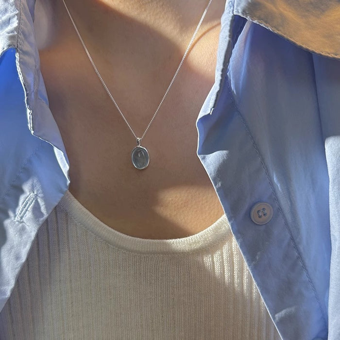 Wholesale Small niche design necklace versatile high-end oval pendant snake bone chain accessory