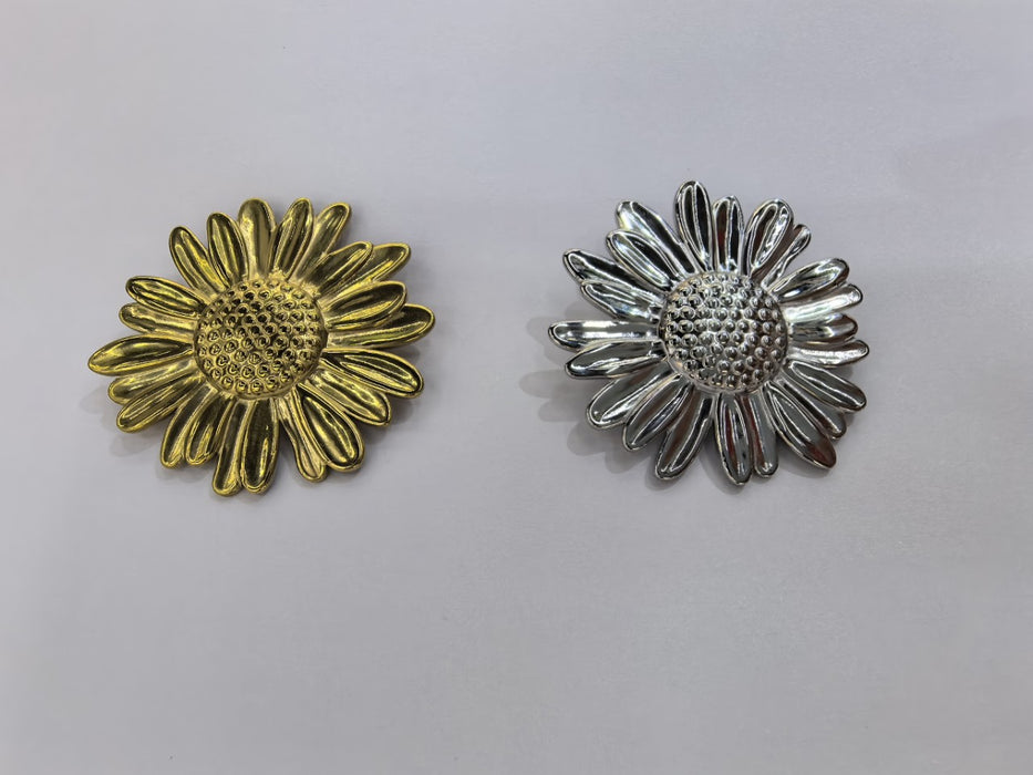 Wholesale Stainless steel sunflower brooch 18K gold-plated light luxury fashion