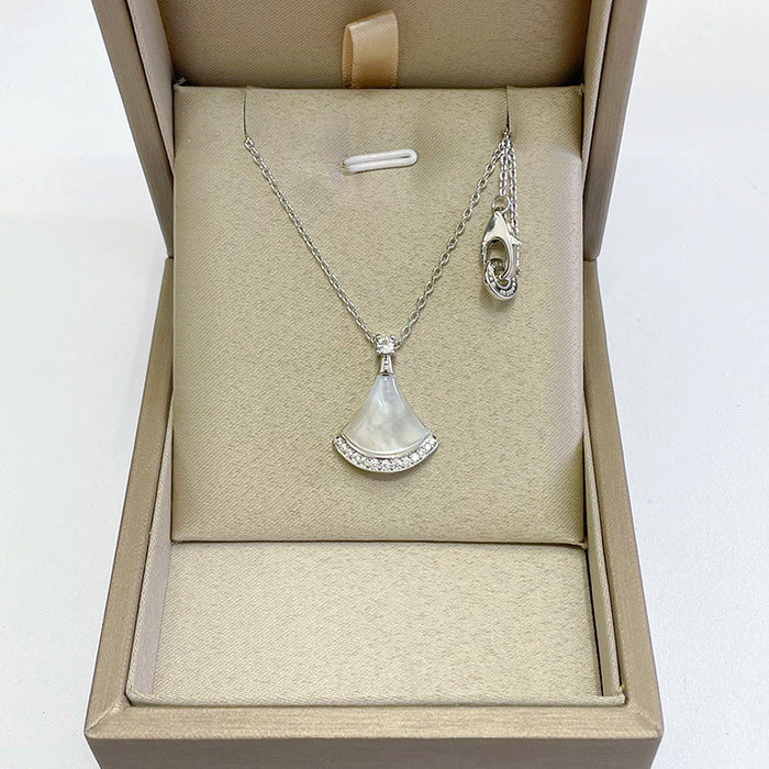 Wholesale Fan-shaped Small Skirt Necklace Women's Jewelry White Bei Agate All-match Collar Chain Woolen Chain Women's First Jewelry